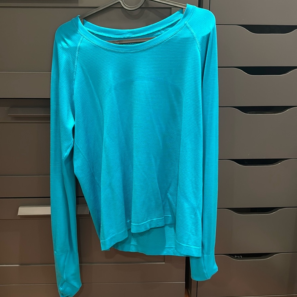 Lululemon Swiftly Tech Long-Sleeve Shirt 2.0
Waist Length